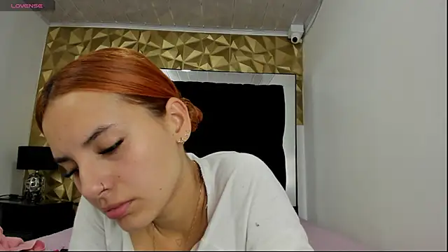 Snapshot of maee_angels chatting on December 20, 2024, 10:32 pm maee angels online show from December 20, 2024, 10:32 pm