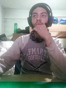 kleineid77 online show from February 22, 2025, 2:08 pm