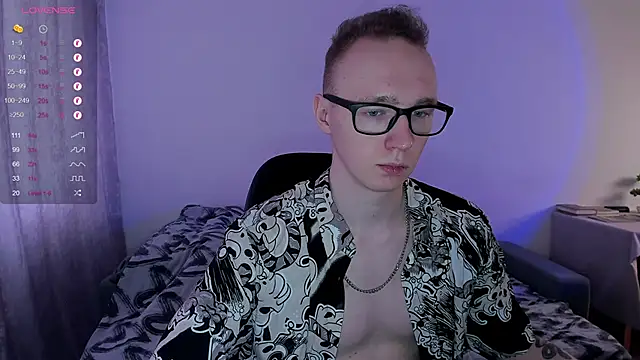 Snapshot of Alex_silents chatting on March 9, 2025, 10:08 am Alex silents online show from March 9, 2025, 10:08 am