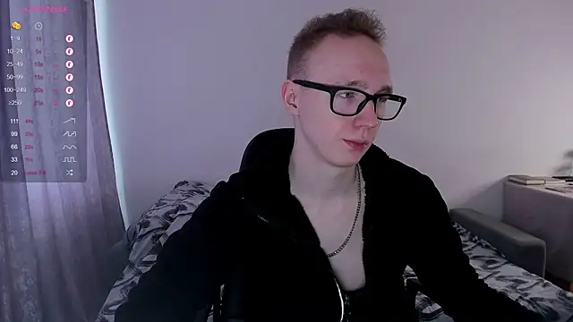 Snapshot of Alex_silents chatting on March 13, 2025, 10:05 am Alex silents online show from March 13, 2025, 10:05 am