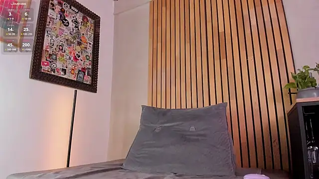 honeyhot69   online show from April 15, 2026, 11:50 am