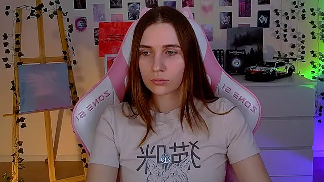 Snapshot of AliceCharmy chatting on February 14, 2025, 2:44 pm AliceCharmy online show from February 14, 2025, 2:44 pm