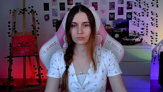 Snapshot of AliceCharmy chatting on September 9, 2025, 2:05 pm AliceCharmy online show from September 9, 2025, 2:05 pm