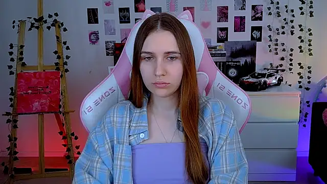 Snapshot of AliceCharmy chatting on October 13, 2025, 6:24 am AliceCharmy online show from October 13, 2025, 6:24 am