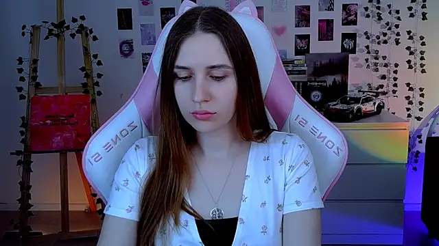 Snapshot of AliceCharmy chatting on October 20, 2025, 5:30 am AliceCharmy online show from October 20, 2025, 5:30 am