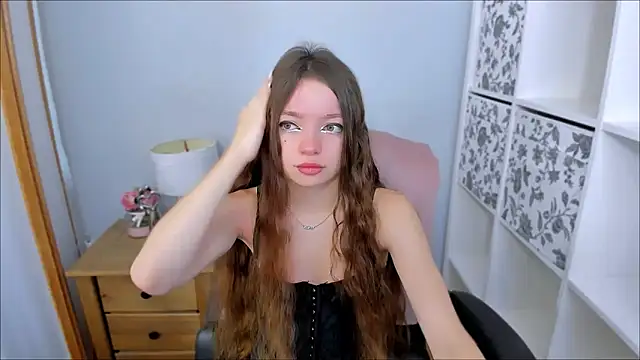 GraceLips online show from October 18, 2025, 5:32 am