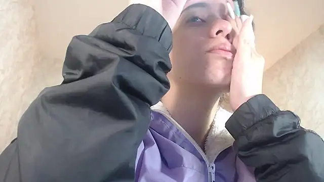 EmmaCowperr online show from January 14, 2025, 4:25 am