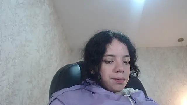 EmmaCowperr online show from January 16, 2025, 3:35 pm