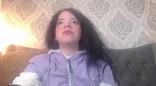 EmmaCowperr online show from February 26, 2025, 1:41 pm