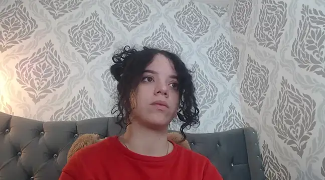 EmmaCowperr online show from March 8, 2025, 4:17 pm