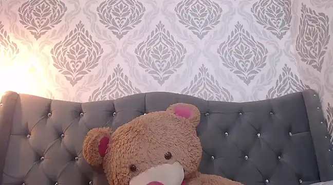 EmmaCowperr online show from March 12, 2025, 2:34 pm