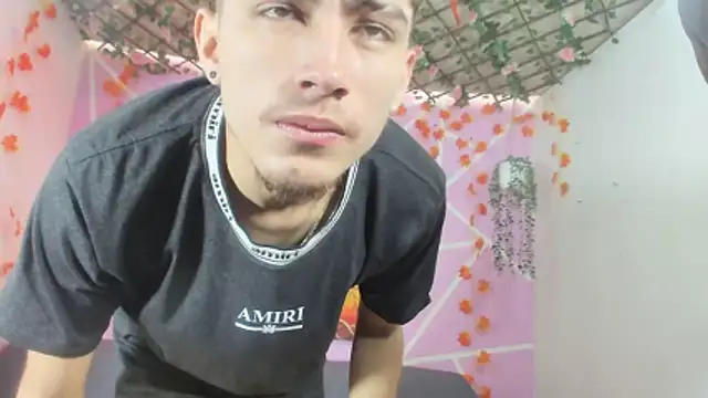 oliverhot2005 online show from October 29, 2025, 3:47 pm