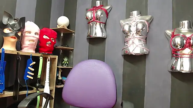 Snapshot of LucyStrike_ chatting on December 5, 2024, 2:53 am LucyStrike online show from December 5, 2024, 2:53 am