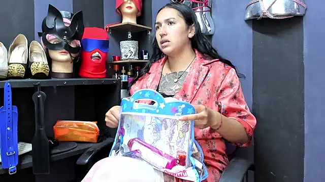 Snapshot of LucyStrike_ chatting on January 25, 2025, 2:58 am LucyStrike online show from January 25, 2025, 2:58 am