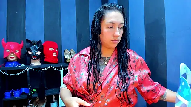 Snapshot of LucyStrike_ chatting on January 27, 2025, 3:04 am LucyStrike online show from January 27, 2025, 3:04 am