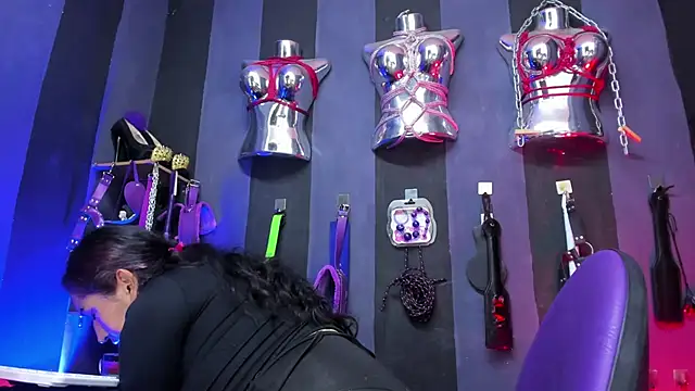 Snapshot of LucyStrike_ chatting on September 25, 2025, 10:57 pm LucyStrike online show from September 25, 2025, 10:57 pm