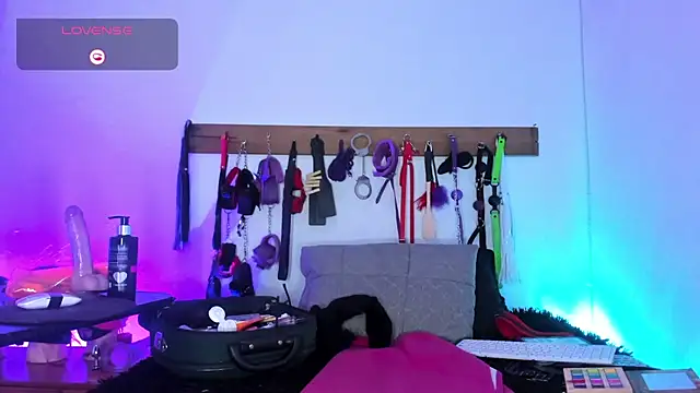 Snapshot of LucyStrike_ chatting on December 18, 2025, 12:17 am LucyStrike online show from December 18, 2025, 12:17 am