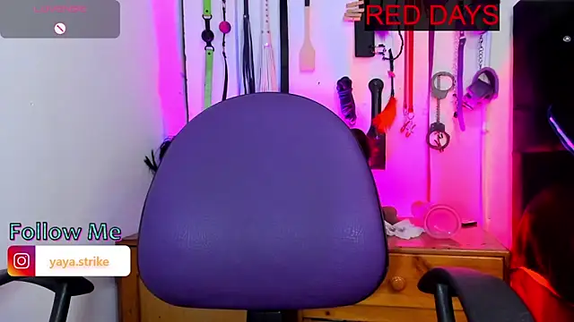 Snapshot of LucyStrike_ chatting on January 5, 2026, 11:19 pm LucyStrike online show from January 5, 2026, 11:19 pm