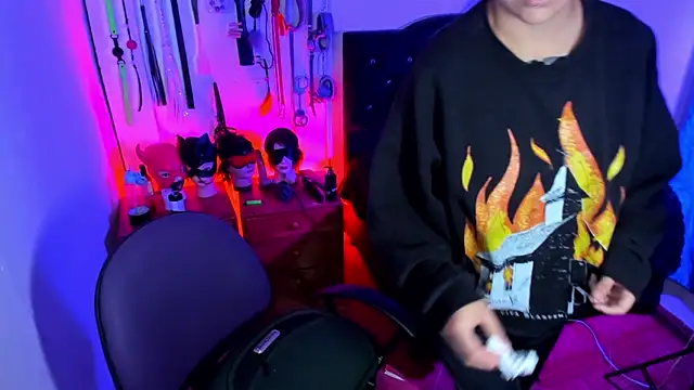 Snapshot of LucyStrike_ chatting on January 7, 2026, 12:35 am LucyStrike online show from January 7, 2026, 12:35 am