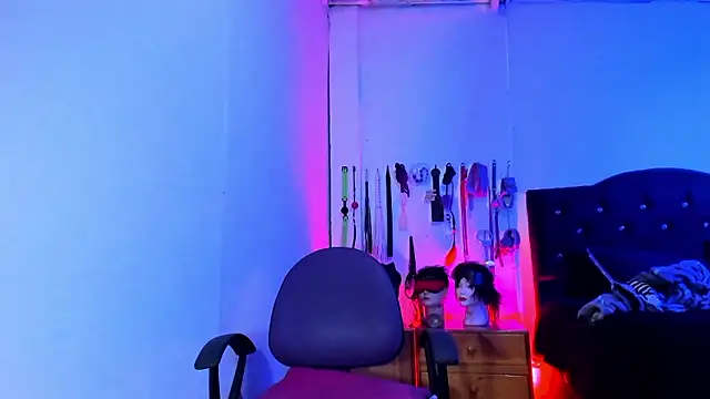 Snapshot of LucyStrike_ chatting on January 8, 2026, 10:45 pm LucyStrike online show from January 8, 2026, 10:45 pm