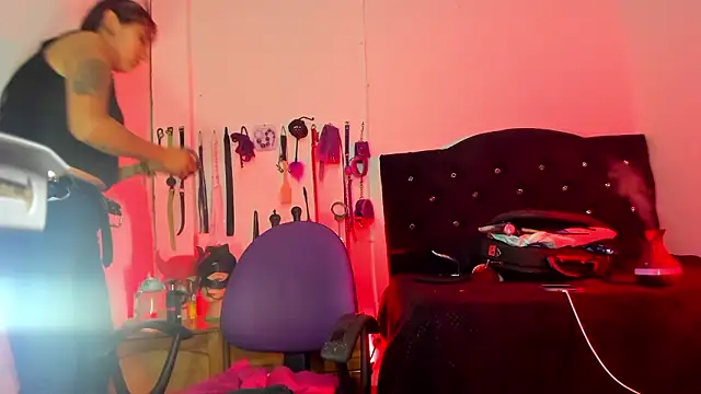 Snapshot of LucyStrike_ chatting on January 13, 2026, 1:22 am LucyStrike online show from January 13, 2026, 1:22 am