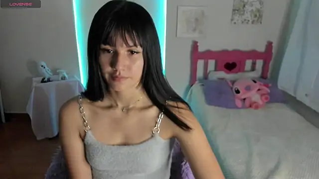 cute roxy online show from December 11, 2024, 11:43 pm