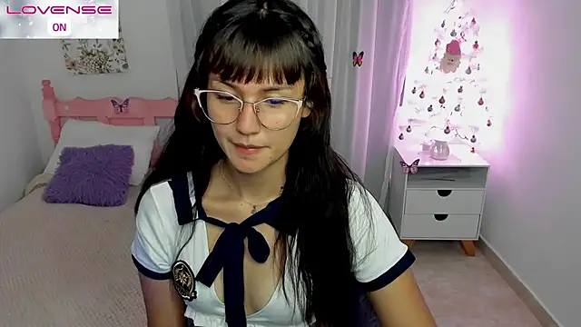 cute roxy online show from November 24, 2025, 2:00 am