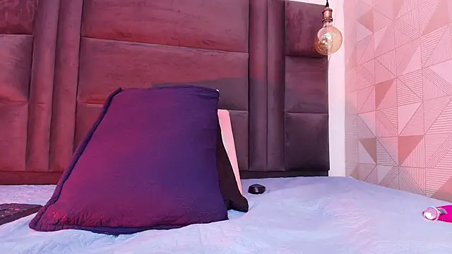 Snapshot of hot_dione chatting on October 3, 2025, 7:11 pm hot dione online show from October 3, 2025, 7:11 pm