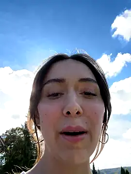 emiliasommer online show from October 7, 2025, 1:30 pm