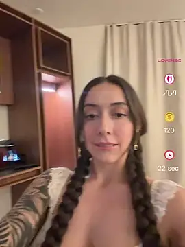 emiliasommer online show from May 28, 2026, 10:51 pm