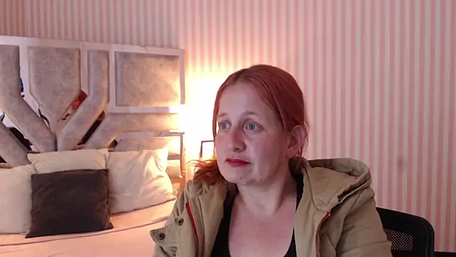 ViioletaMora online show from March 19, 2025, 1:32 am