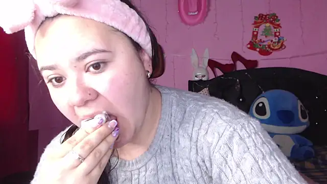 Snapshot of NikkiRous_ chatting on February 26, 2025, 12:58 pm NikkiRous online show from February 26, 2025, 12:58 pm