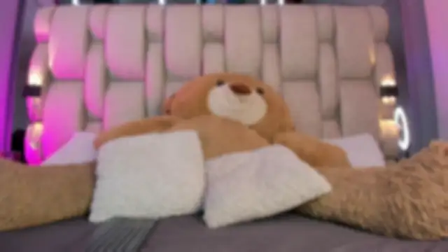  LauraTaylor  online show from October 25, 2025, 8:14 pm