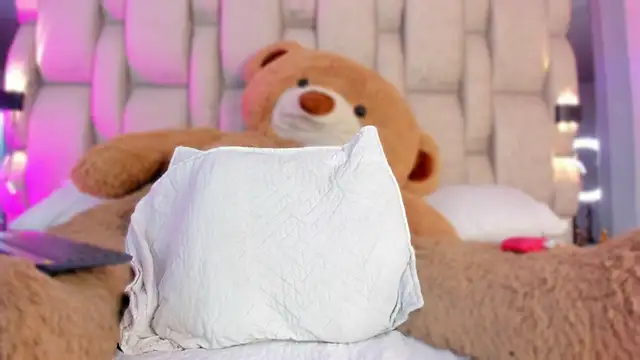  LauraTaylor  online show from October 28, 2025, 7:49 pm