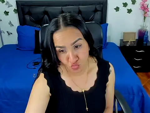 Snapshot of Violeta_stilll chatting on October 15, 2025, 6:52 pm Violeta stilll online show from October 15, 2025, 6:52 pm