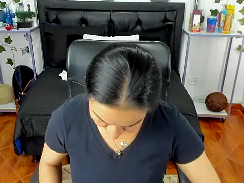 Snapshot of Violeta_stilll chatting on November 13, 2025, 7:24 pm Violeta stilll online show from November 13, 2025, 7:24 pm