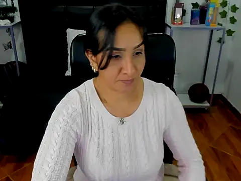 Snapshot of Violeta_stilll chatting on November 21, 2025, 7:12 pm Violeta stilll online show from November 21, 2025, 7:12 pm