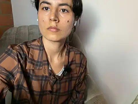 kanela3434 online show from April 19, 2026, 6:32 pm