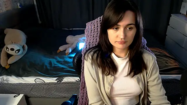 KiraYammy online show from November 8, 2025, 10:30 pm