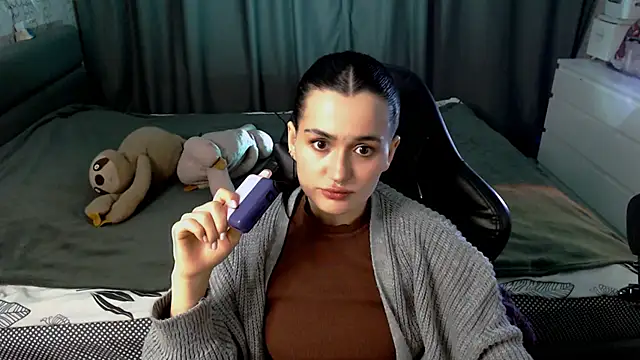 KiraYammy online show from February 12, 2026, 10:38 pm