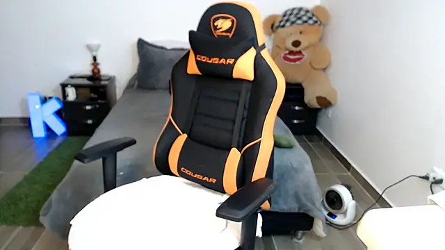 KRISTAL  JACKSON online show from October 25, 2025, 11:40 am