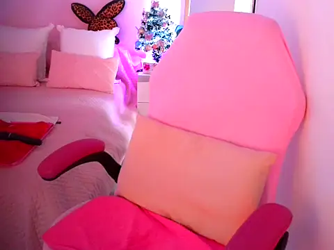 aubade246 online show from November 14, 2025, 1:32 pm