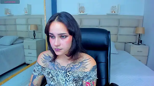 AnnyThompson  online show from October 4, 2025, 9:24 pm