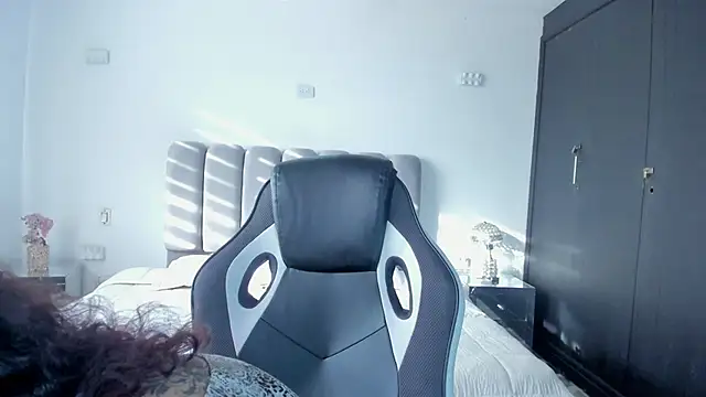 AnnyThompson  online show from March 17, 2026, 10:02 pm