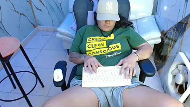 snowflake xxx online show from March 19, 2026, 9:30 pm