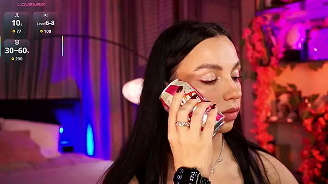 Snapshot of LunaNight chatting on October 4, 2025, 8:18 pm LunaNight online show from October 4, 2025, 8:18 pm