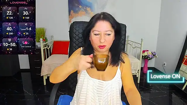 Snapshot of Julia_Dean chatting on February 19, 2026, 1:29 pm Julia Dean online show from February 19, 2026, 1:29 pm