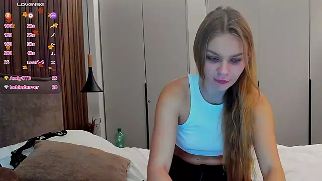 Snapshot of Molly_sweetie chatting on October 13, 2025, 6:13 am Molly sweetie online show from October 13, 2025, 6:13 am