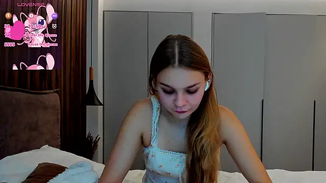 Snapshot of Molly_sweetie chatting on October 30, 2025, 7:10 am Molly sweetie online show from October 30, 2025, 7:10 am