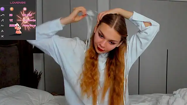 Snapshot of Molly_sweetie chatting on November 1, 2025, 7:21 am Molly sweetie online show from November 1, 2025, 7:21 am